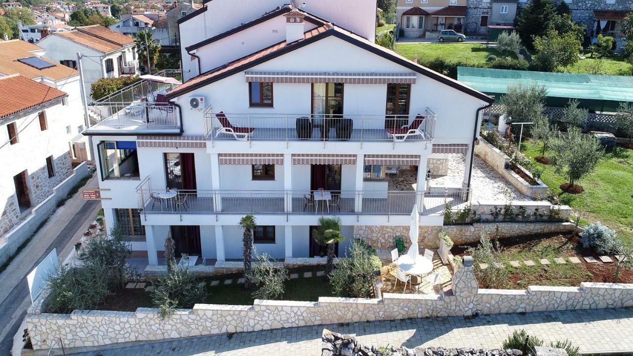 Apartments Nena Funtana Exterior foto