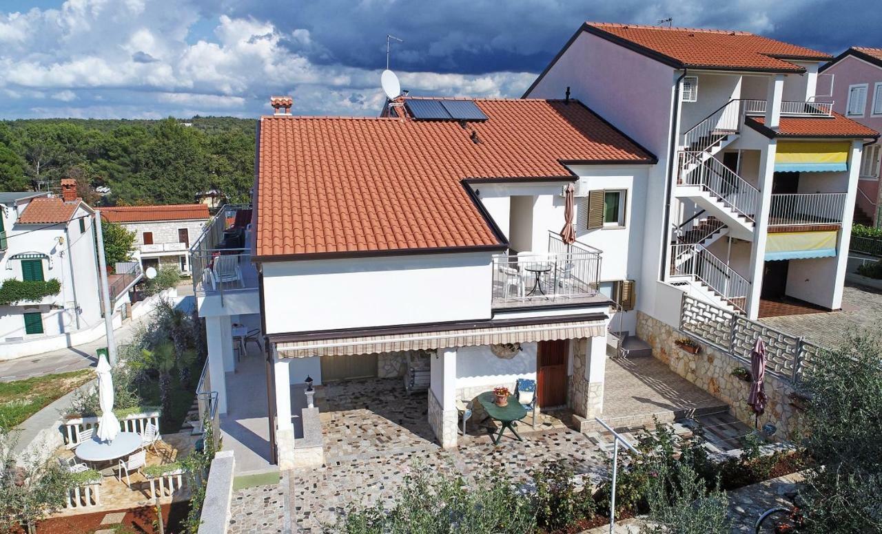 Apartments Nena Funtana Exterior foto